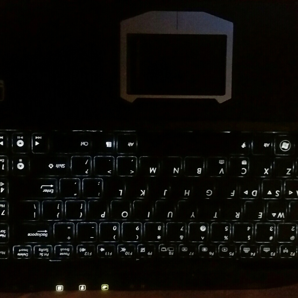 ASUS Gaming Labtop - Picture 6 of 8